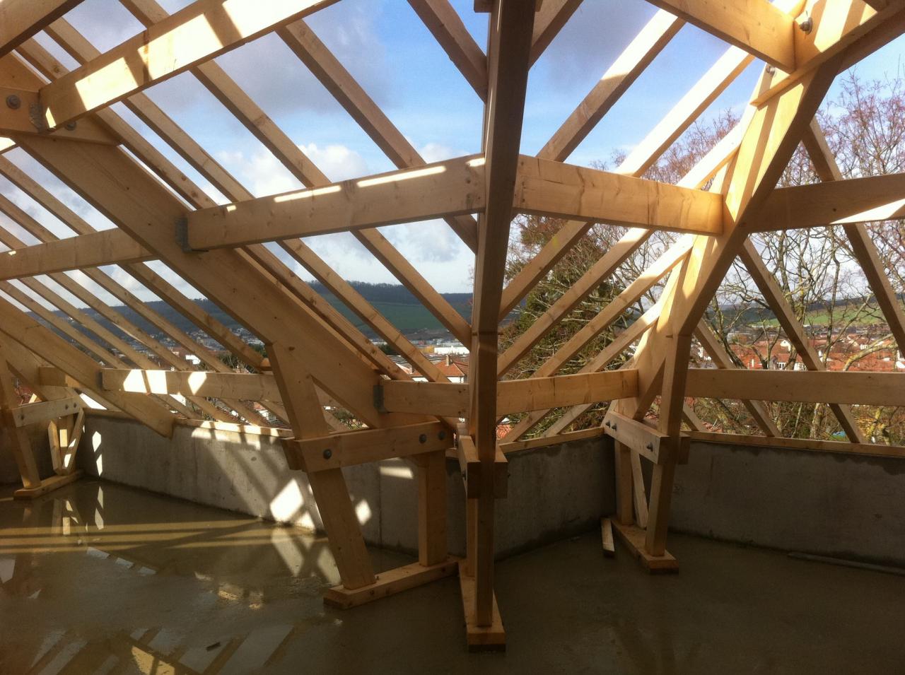 Ferme, arêtier et noue sur blochets